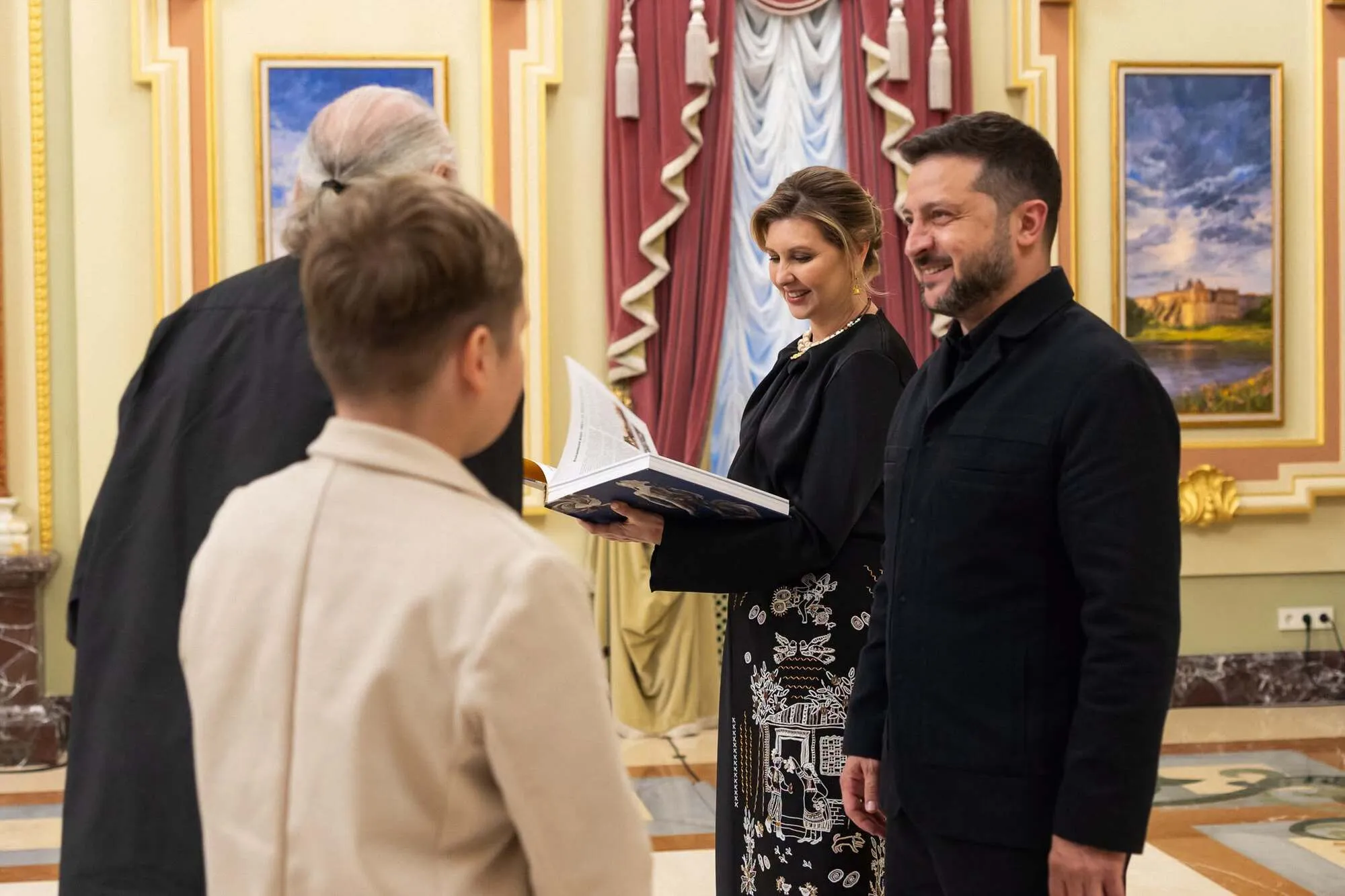 Владимир и Елена Зеленские провели шестую церемонию награждения знаком отличия "Национальная легенда Украины"
