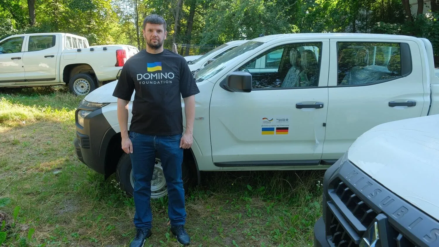 Фонд "Домино" передал 12 внедорожников для военных и людей с ограниченной мобильностью