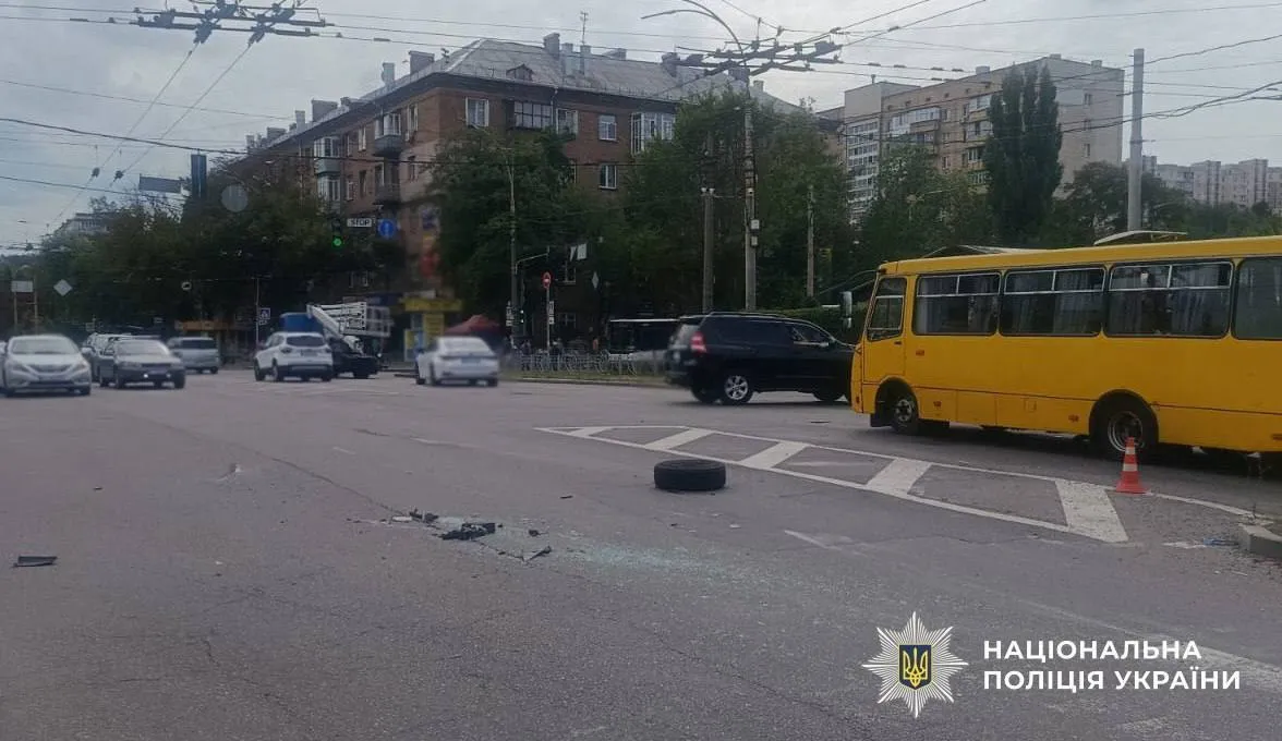 ДТП произошло на пересечении проспекта ЕС и улицы Вышгородской.