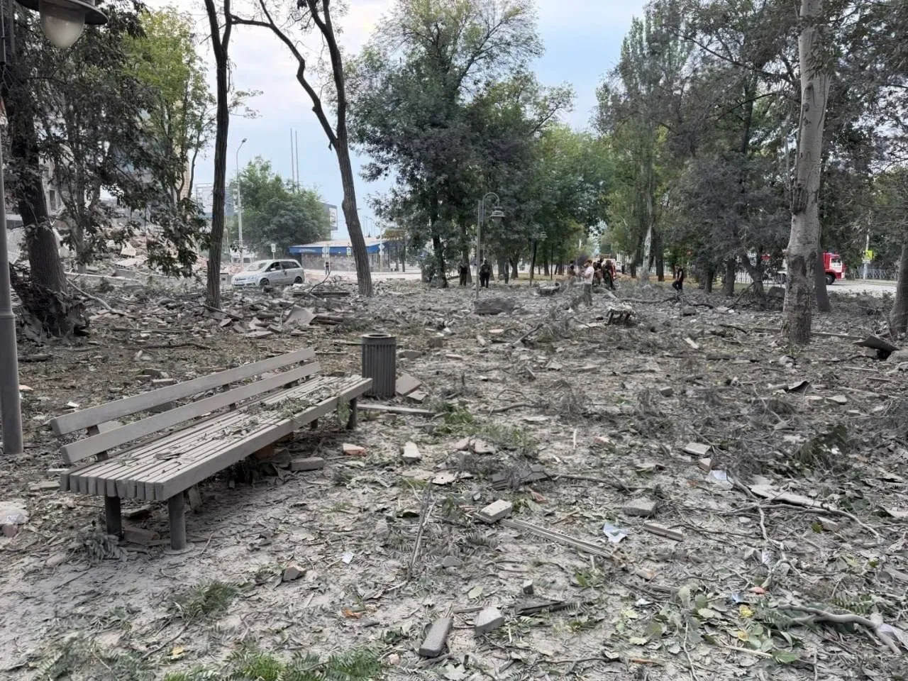 Последствия ракетного удара по штабу оккупантов в Донецке.