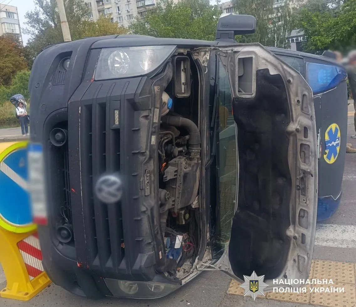 Травмы получили восемь человек – водитель и пассажиры микроавтобуса.