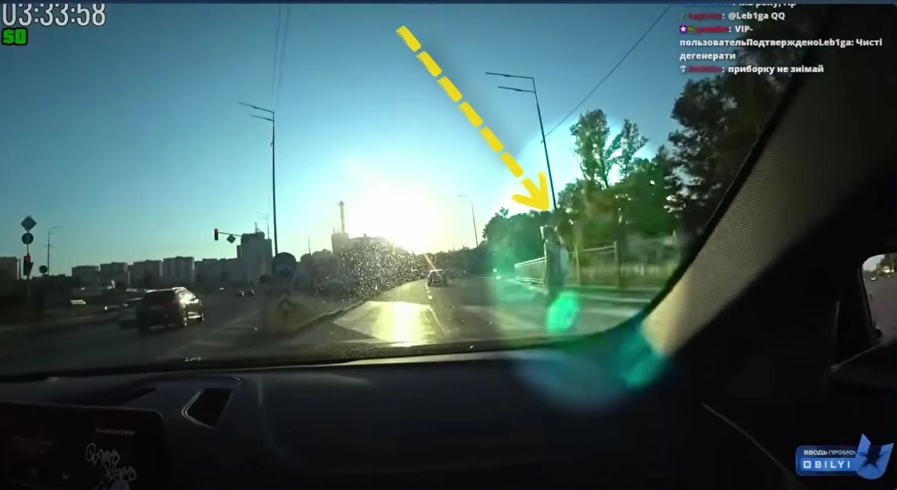 Водій ледь не збив жінку на переході.