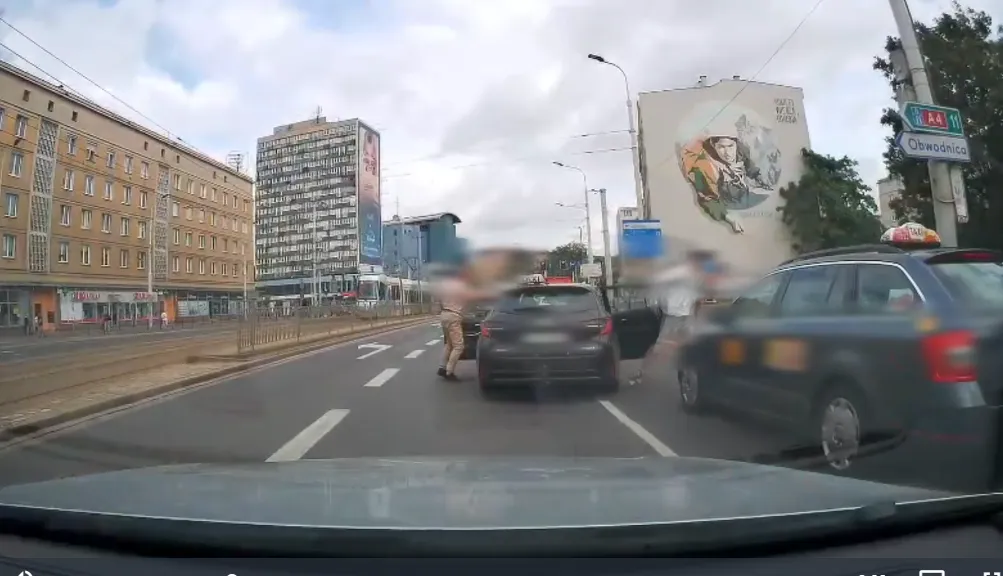 В Польше пассажир ударил белорусского водителя бутылкой по голове.