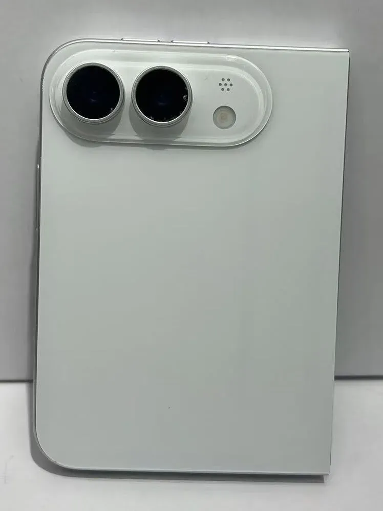 Макет Iphone Fold.
