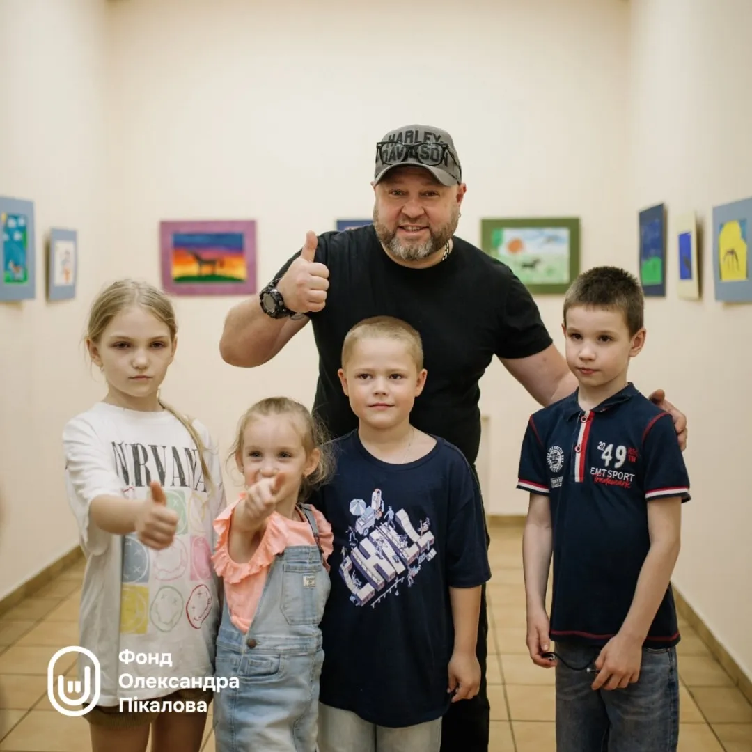 Актриса перечисляет средства в фонд Пикалова