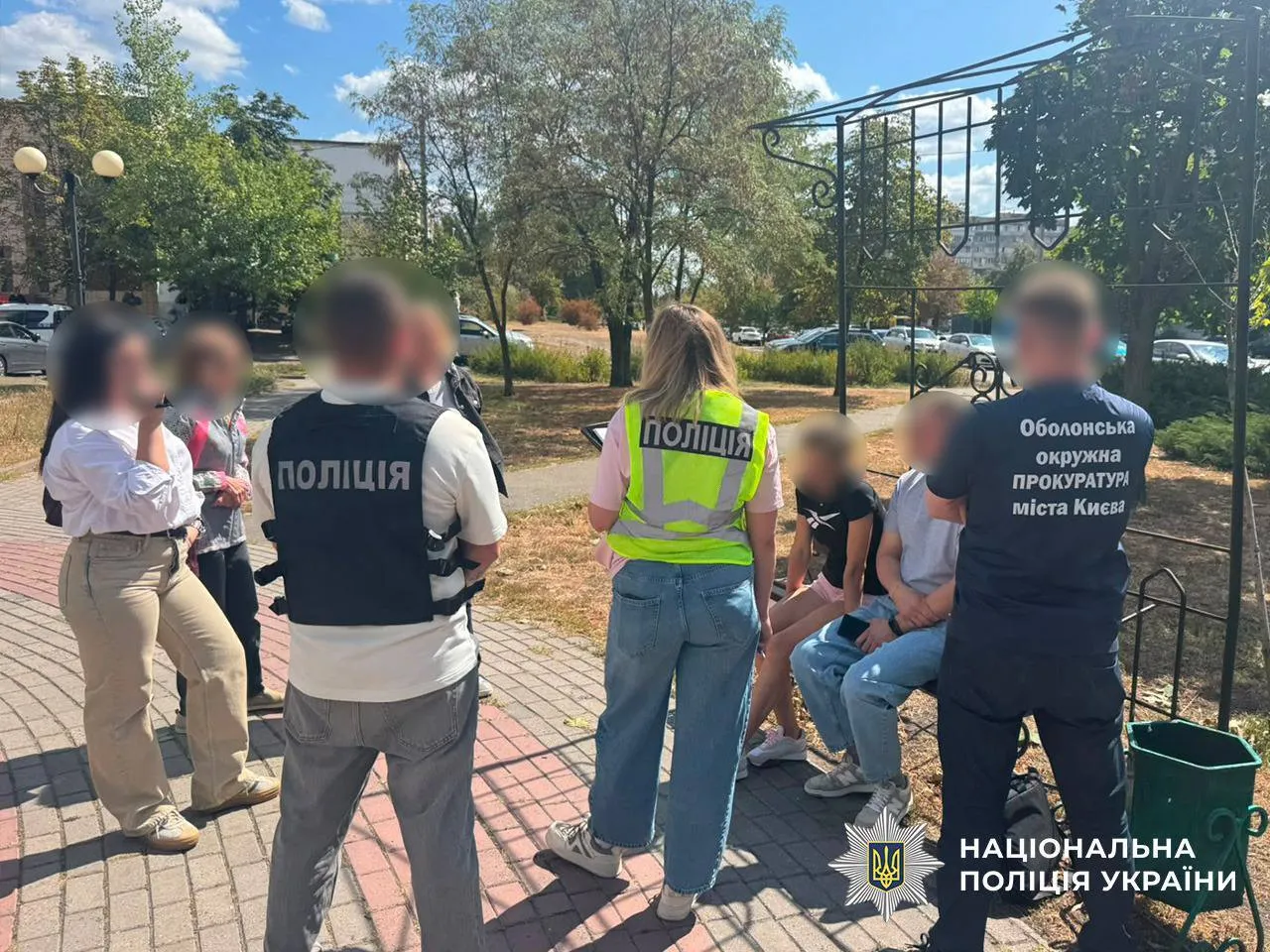 Підозрюваним загрожує до 9 років позбавлення волі.
