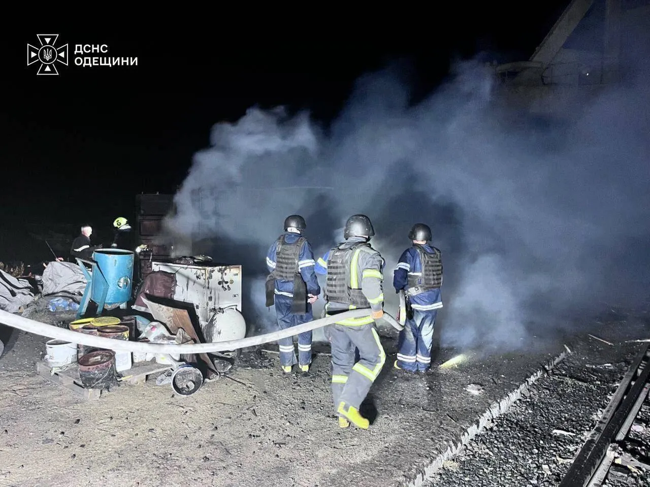 На місці атаки працювали рятувальники