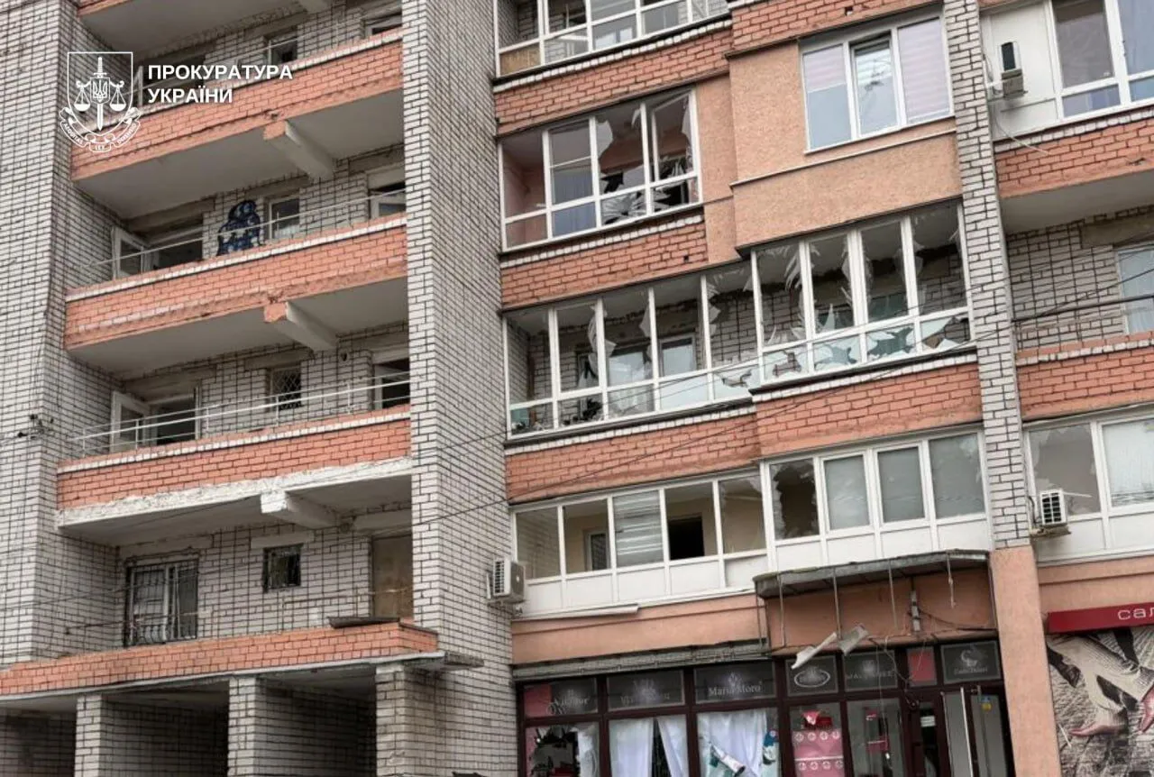 Постраждала житлова багатоповерхівка.