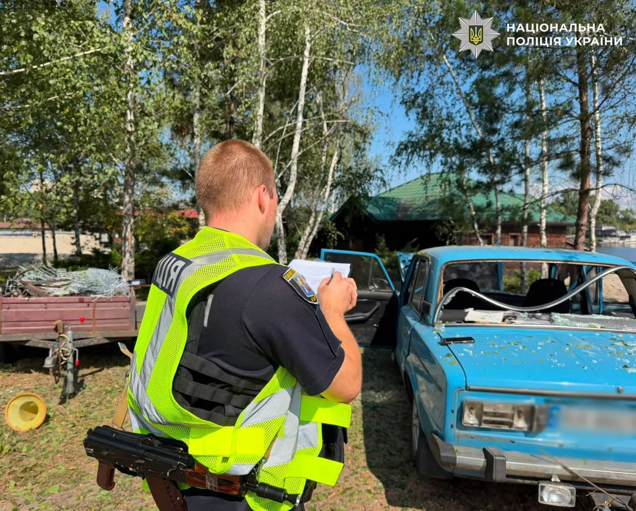 Поліція фіксує наслідки атаки РФ по столиці.