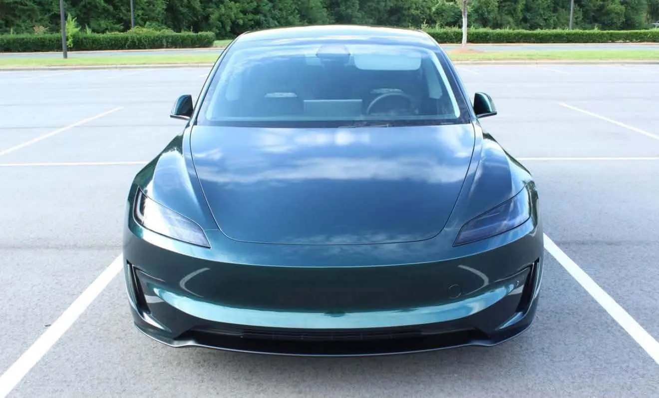Tesla Model 3.