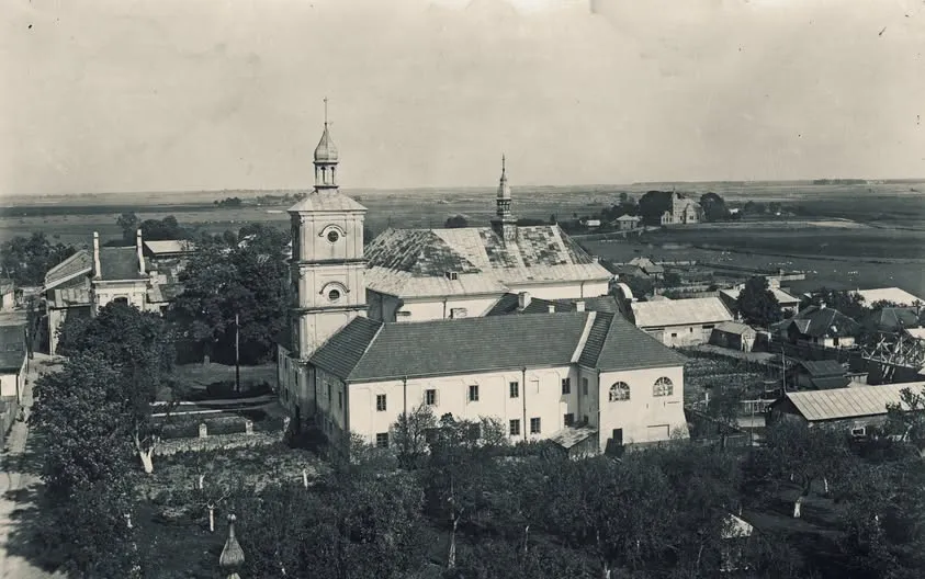 костел Пресвятой Девы Марии и монастырь отцов-доминиканцев, панорама 1920–1930-х годов.
