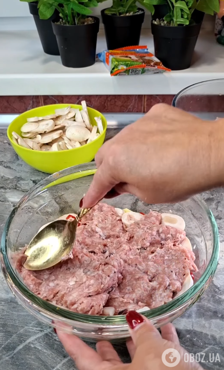 Выкладываем фарш