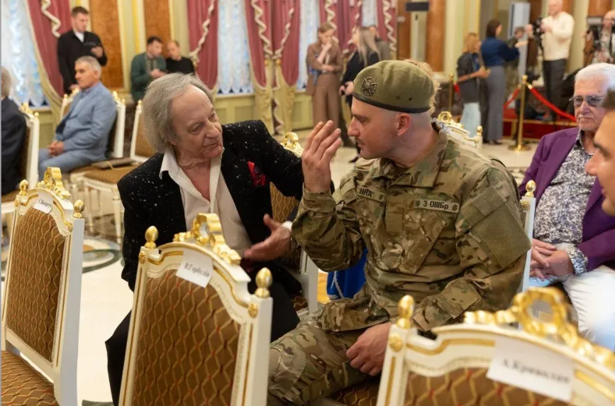 Василь Зінкевич зі старшим сином Василем на врученні премії "Національна легенда України".