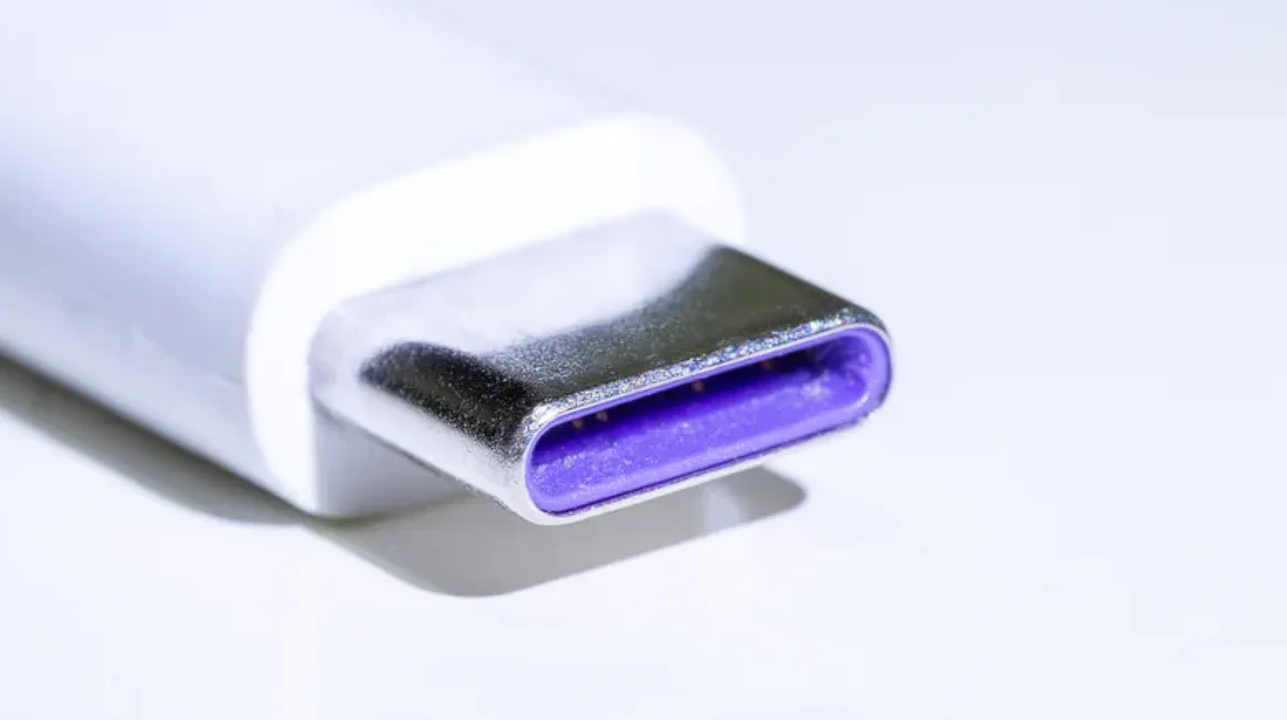 Почему производители делают USB-порты фиолетовыми