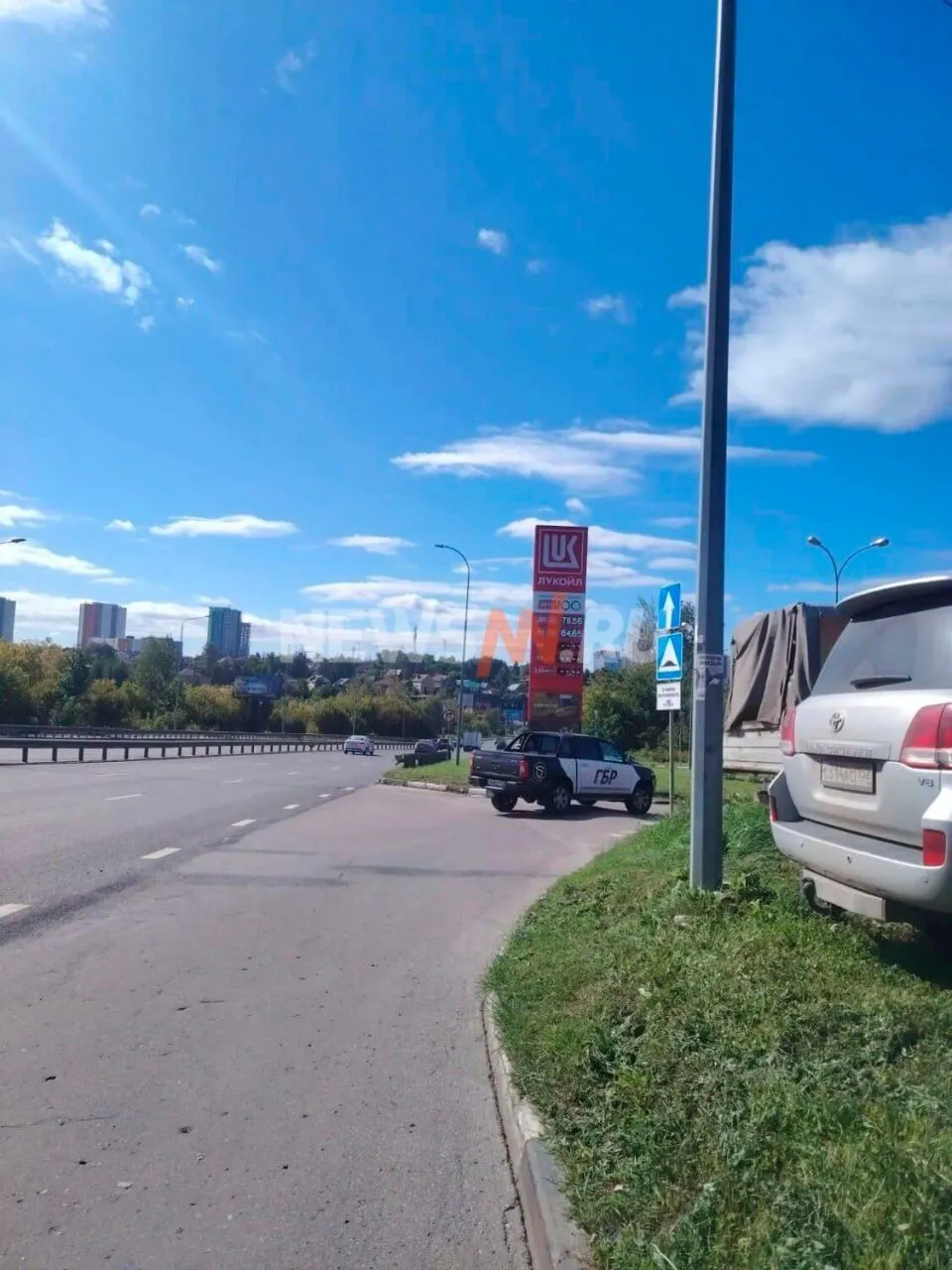 На АЗС з'явилося пальне.