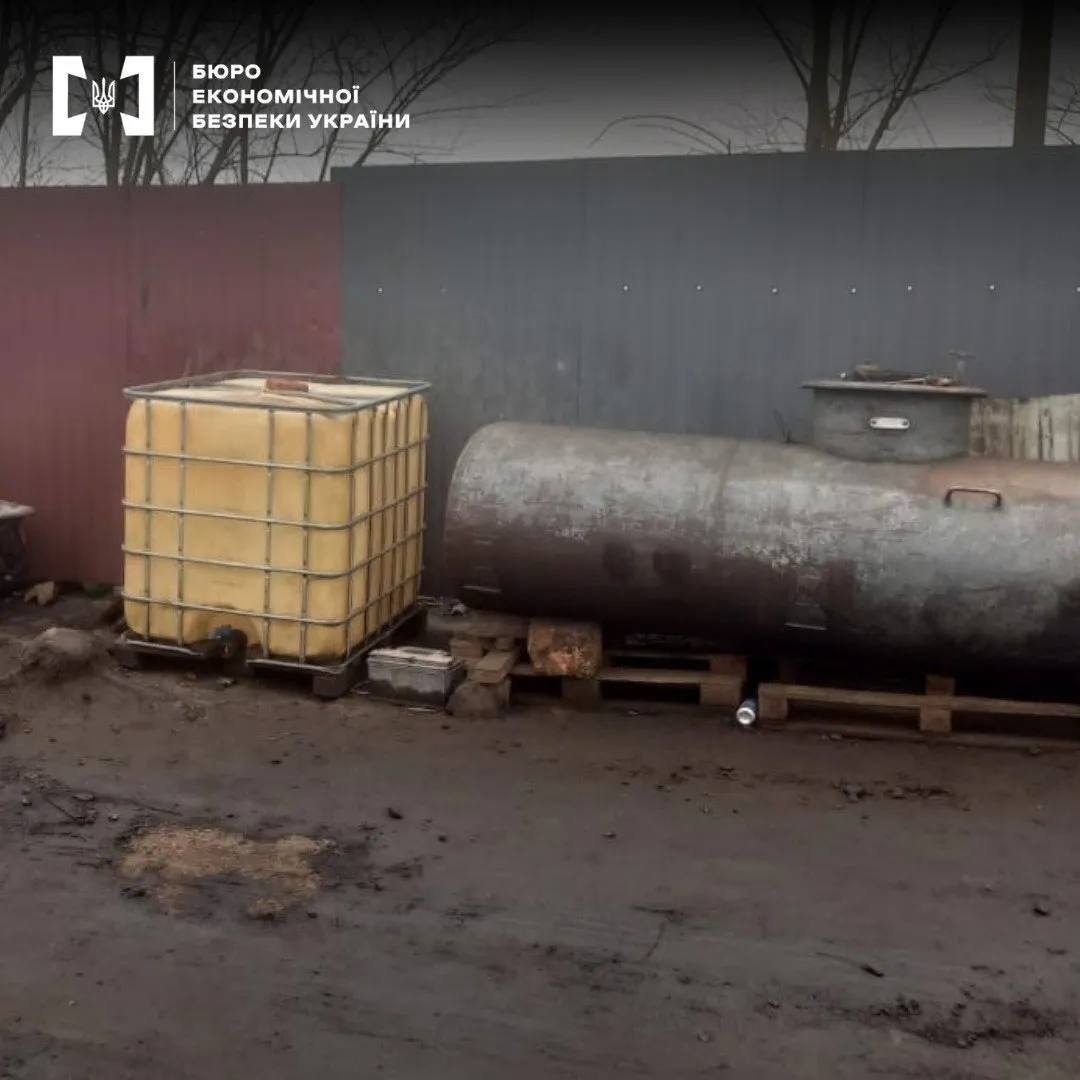 Нелегальний продаж бензину та дизельного палива здійснювався через пересувні АЗС