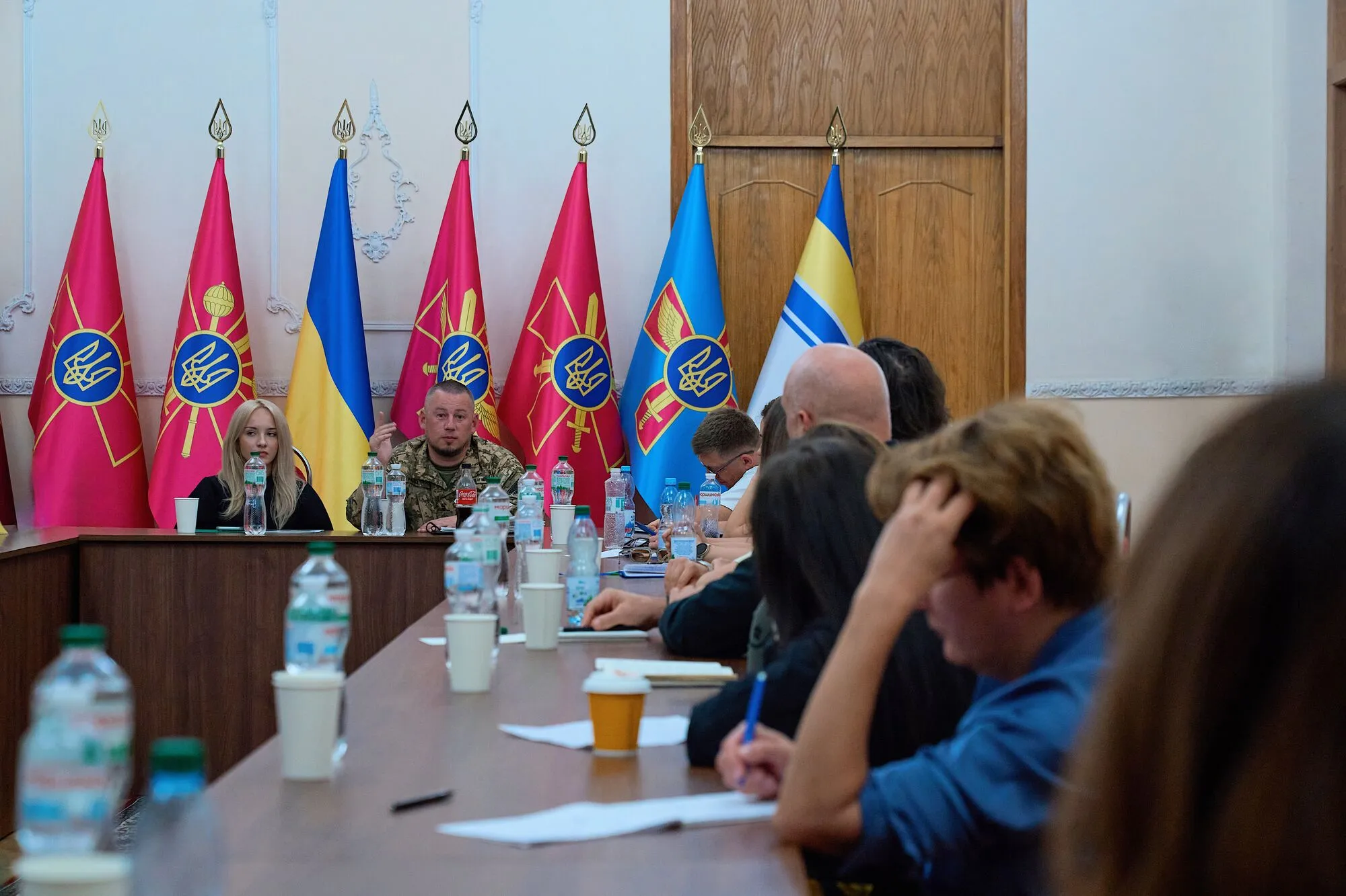 Павел Палиса на встрече с журналистами.
