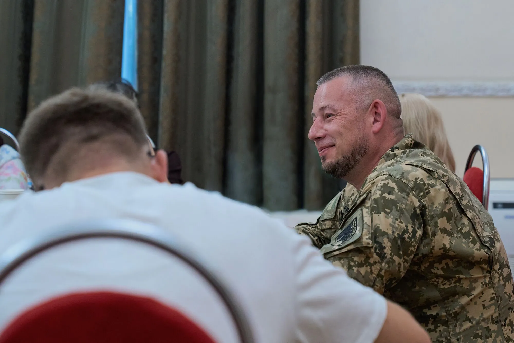 Павел Палиса на встрече с журналистами.