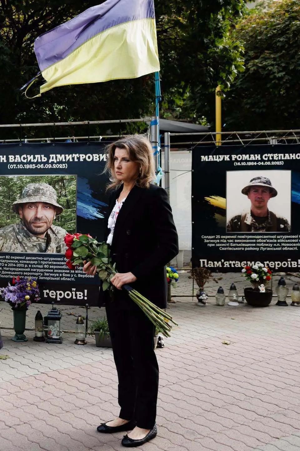 Порошенко в День памяти погибших защитников: лучшее почтение павшим — сильная Украина, за которую они сражались