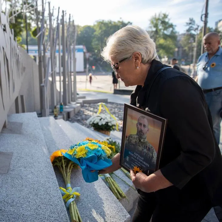 Каждое из имен защитников — это напоминание о том, какой ценой Украина отстаивает свою свободу, — Виталий Кличко почтил память погибших Героев-киевлян