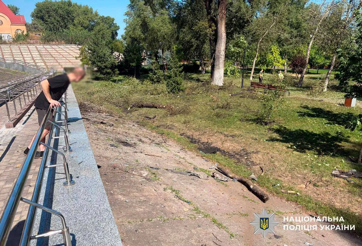 Поліцейські фіксують наслідки терористичної атаки РФ.