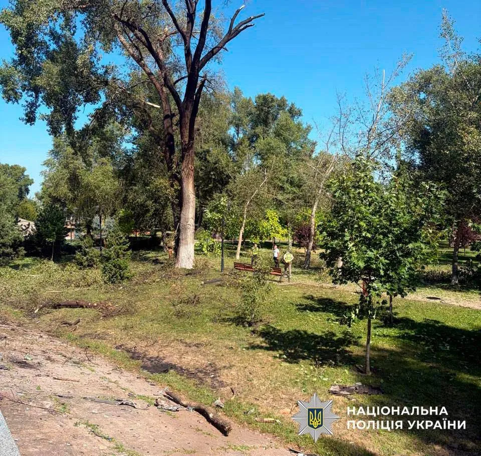 Поліцейські фіксують наслідки терористичної атаки РФ.