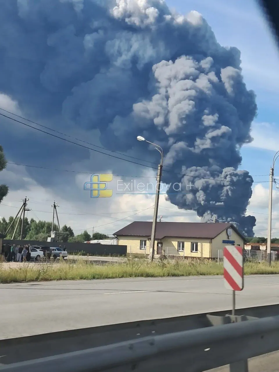 Дым виден за много километров от эпицентра пожара