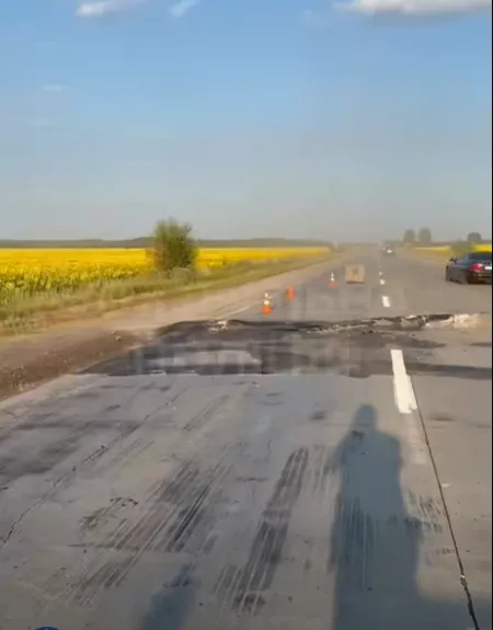 В Житомирской области из-за жары расплавился асфальт на трассе М-07
