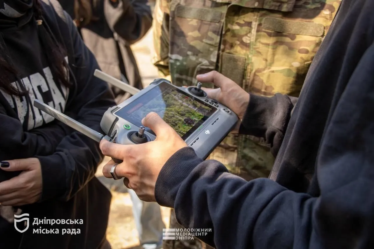 В Днепре молодежь обучали действовать в условиях войны: 140 участников прошли курс подготовки «Нация непокоренных»