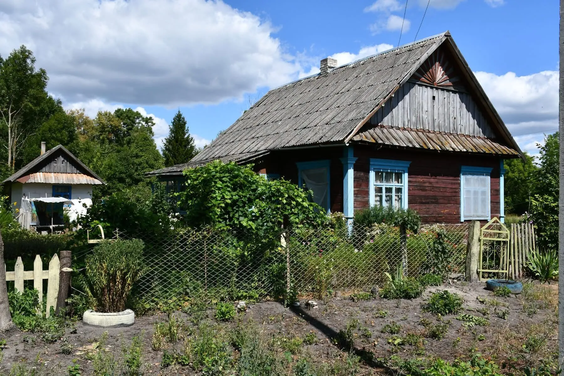 Двор.