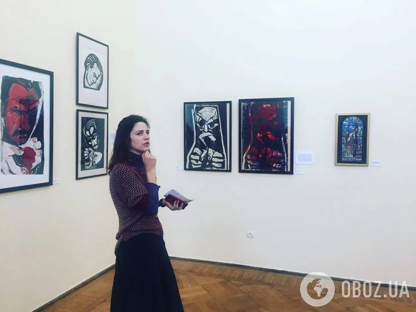 Олена Зарецька проводить першу екскурсію виставкою Алли Горської у музеї Шептицького у Львові, грудень 2017.