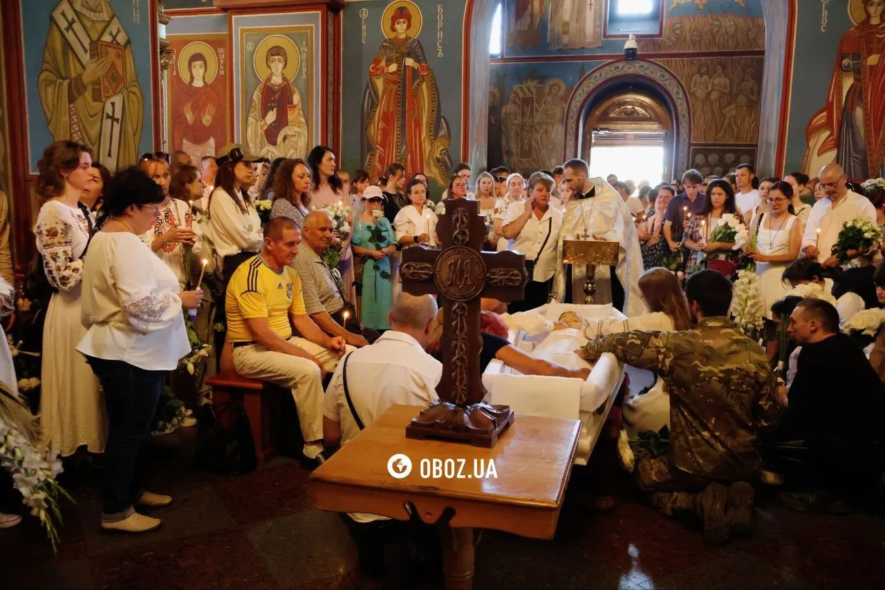 Церемонія прощання із Віталіною Яровенко у Михайлівському соборі Кива.
