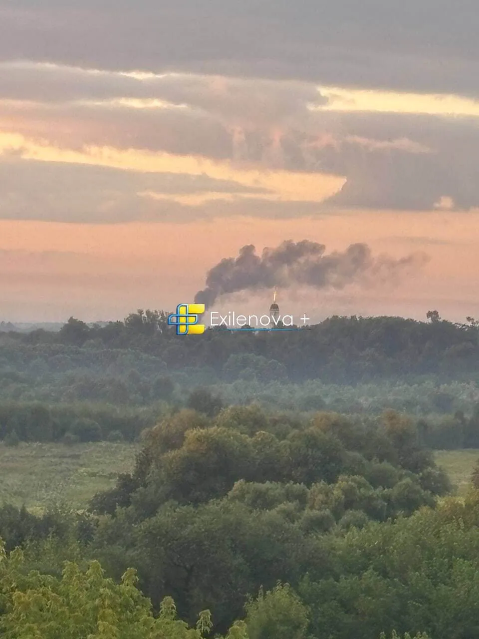 После атаки виден пожар