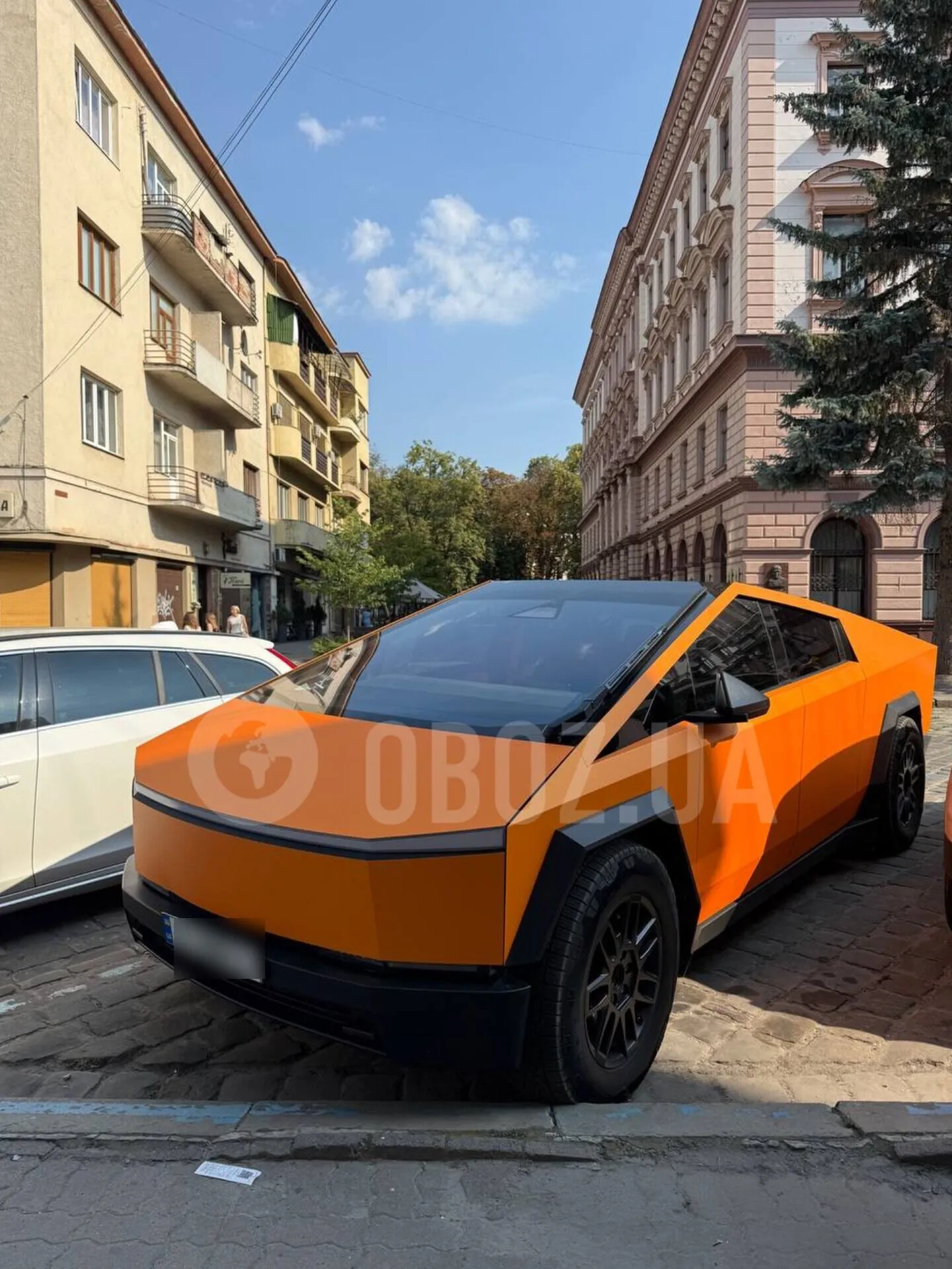 Tesla Cybertruck заметили в Ивано-Франковске