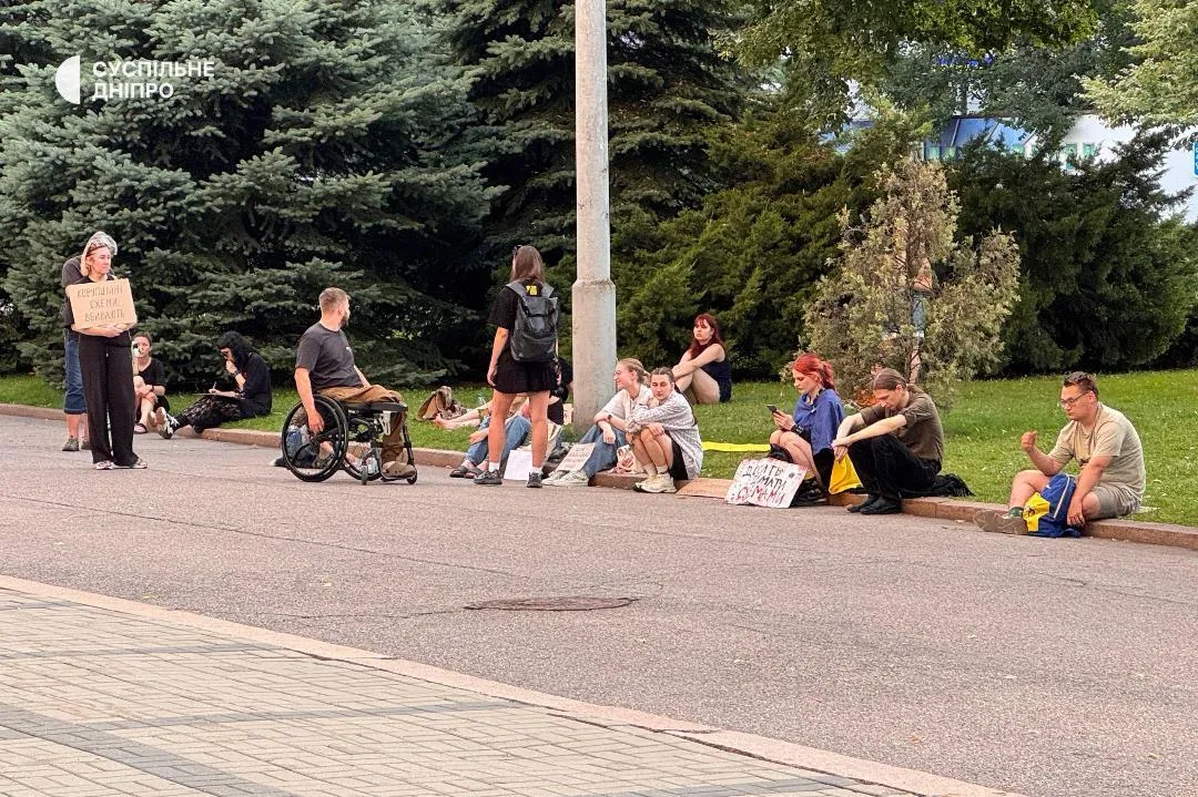 Среди участников митинга — ветераны войны с Россией.