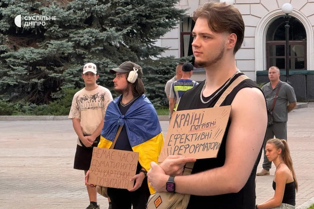 «Украине нужны эффективные реформаторы», — заявляют протестующие.