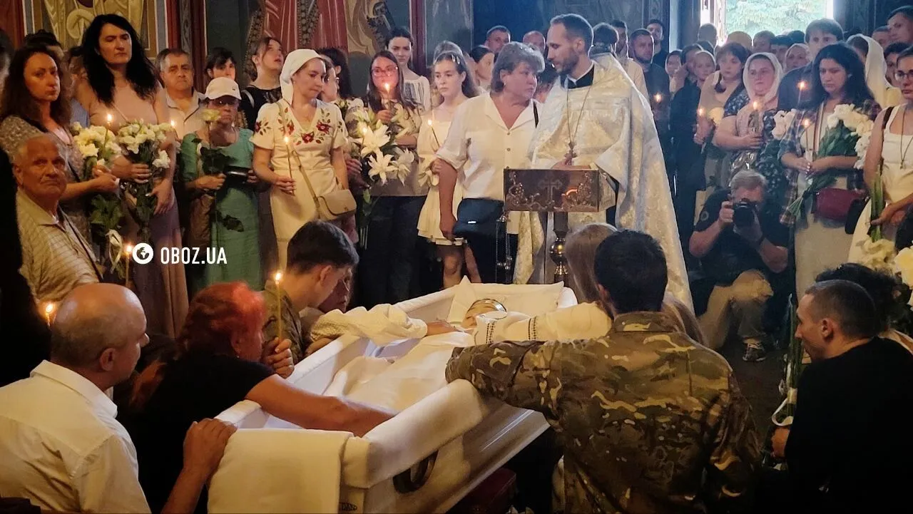 Церемонія прощання із Віталіною Яровенко у Михайлівському соборі Кива.