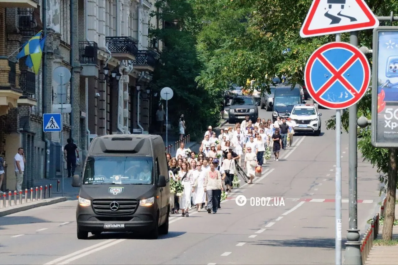 Траурний кортеж спустився на Майдан незалежності.