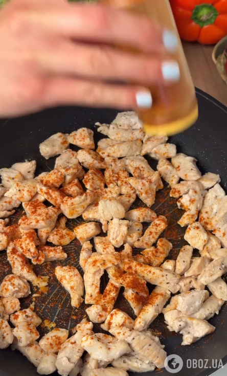 Обжариваем курицу
