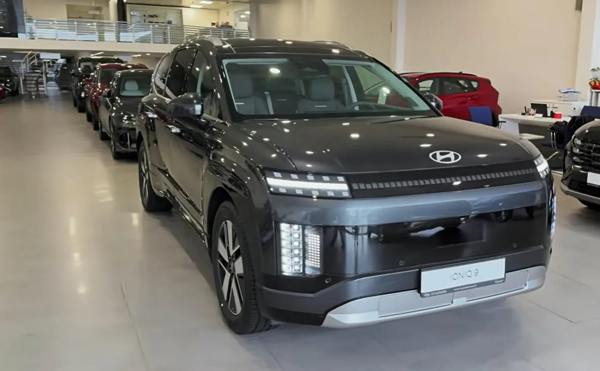 Hyundai Ioniq 9.