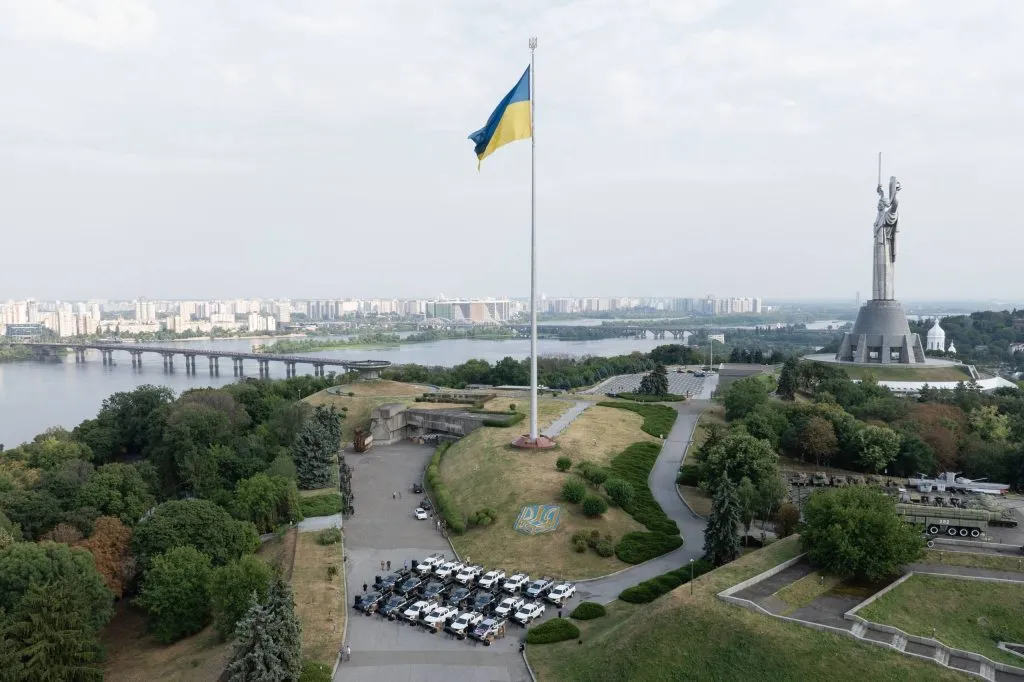 Порошенко спільно з партнерами із НАТО передав Силам Оборони 20 комплексів "Ай-Петрі"