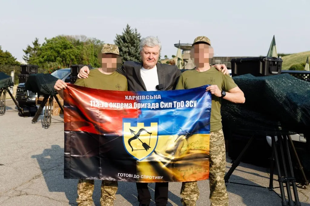 Порошенко спільно з партнерами із НАТО передав Силам Оборони 20 комплексів "Ай-Петрі"