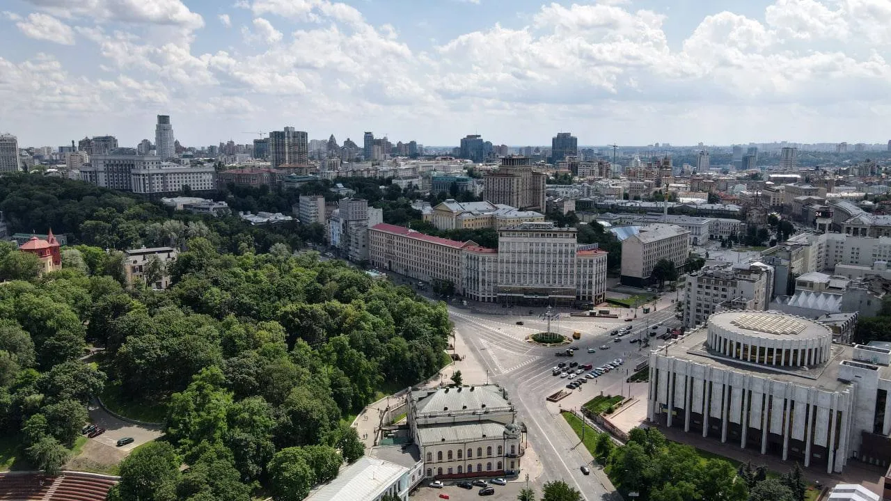 Будівля Київської філармонії на Європейській площі. Сучасне фото.