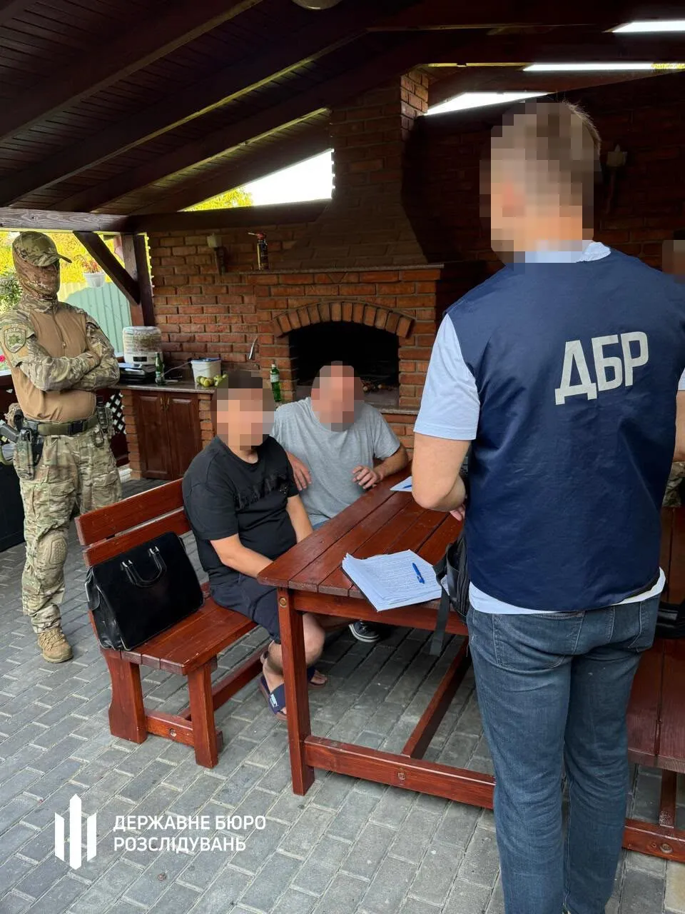 Правоохоронці провели 17 обшуків