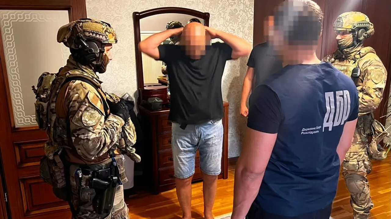 Правоохоронці провели 17 обшуків