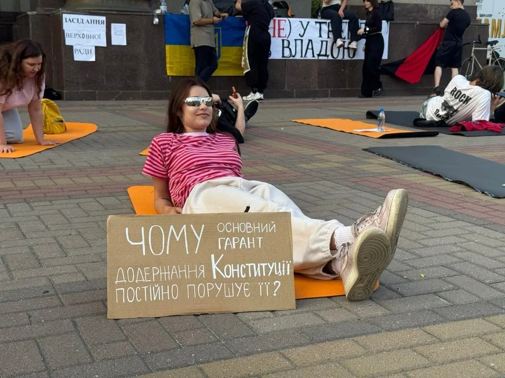 У Рівному проходить "лежачий мітинг".