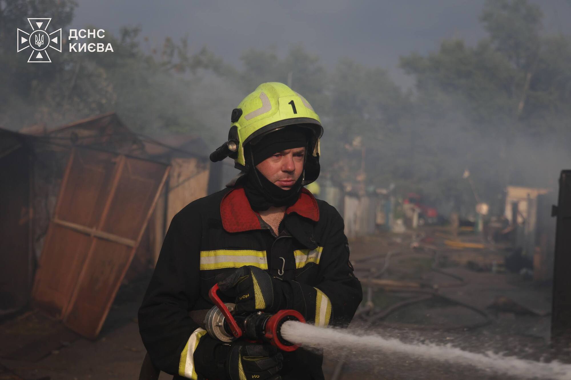 На місці атаки виникла пожежа