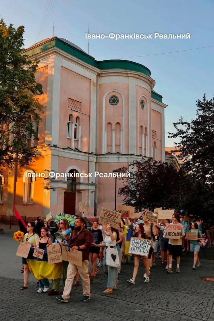 Протестна хода у Івано-Франківську.