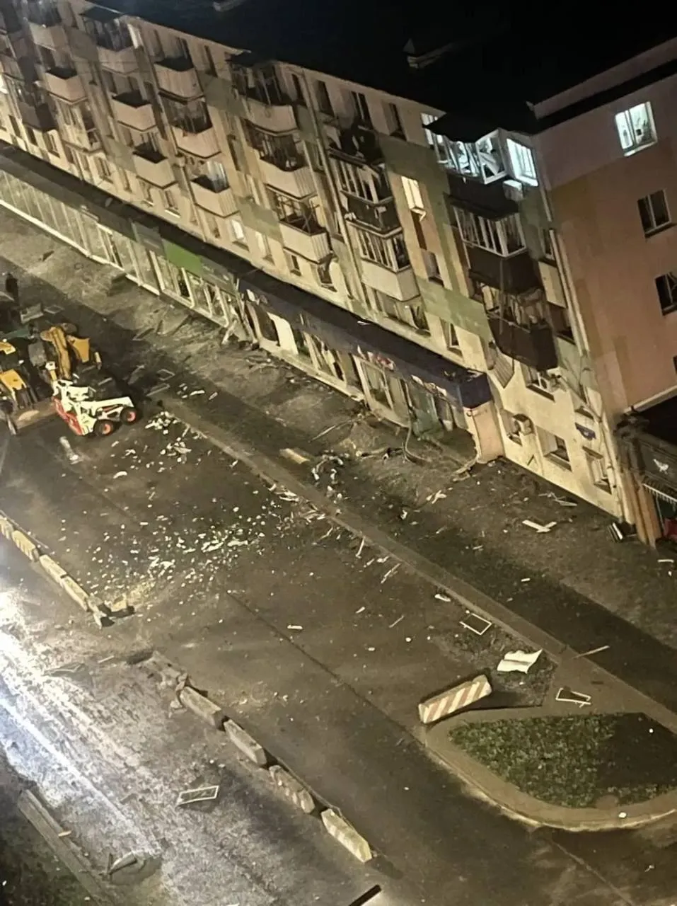 Последствия сбития дронов над жилыми кварталами в Белгороде.