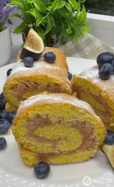 Готовый яблочный рулет
